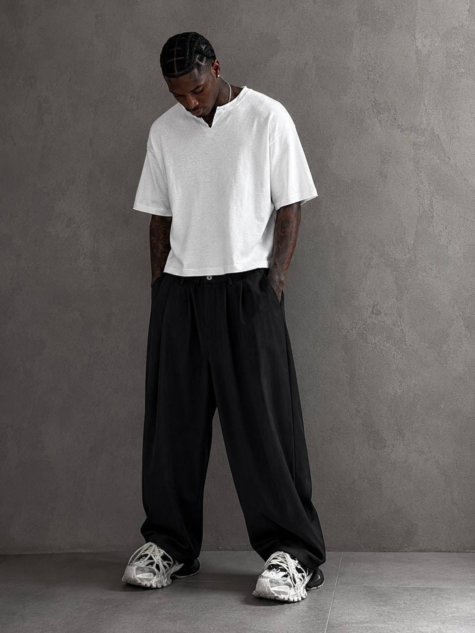 Black Parachute Trousers in Black